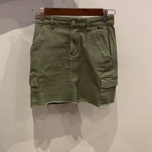 Hollister ultra high rise cargo skirt